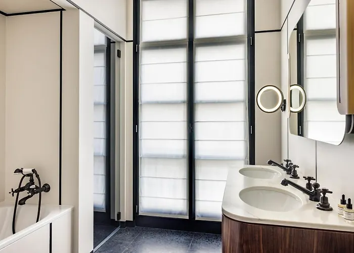 Pavillon Faubourg Saint-germain & Hotel 5*